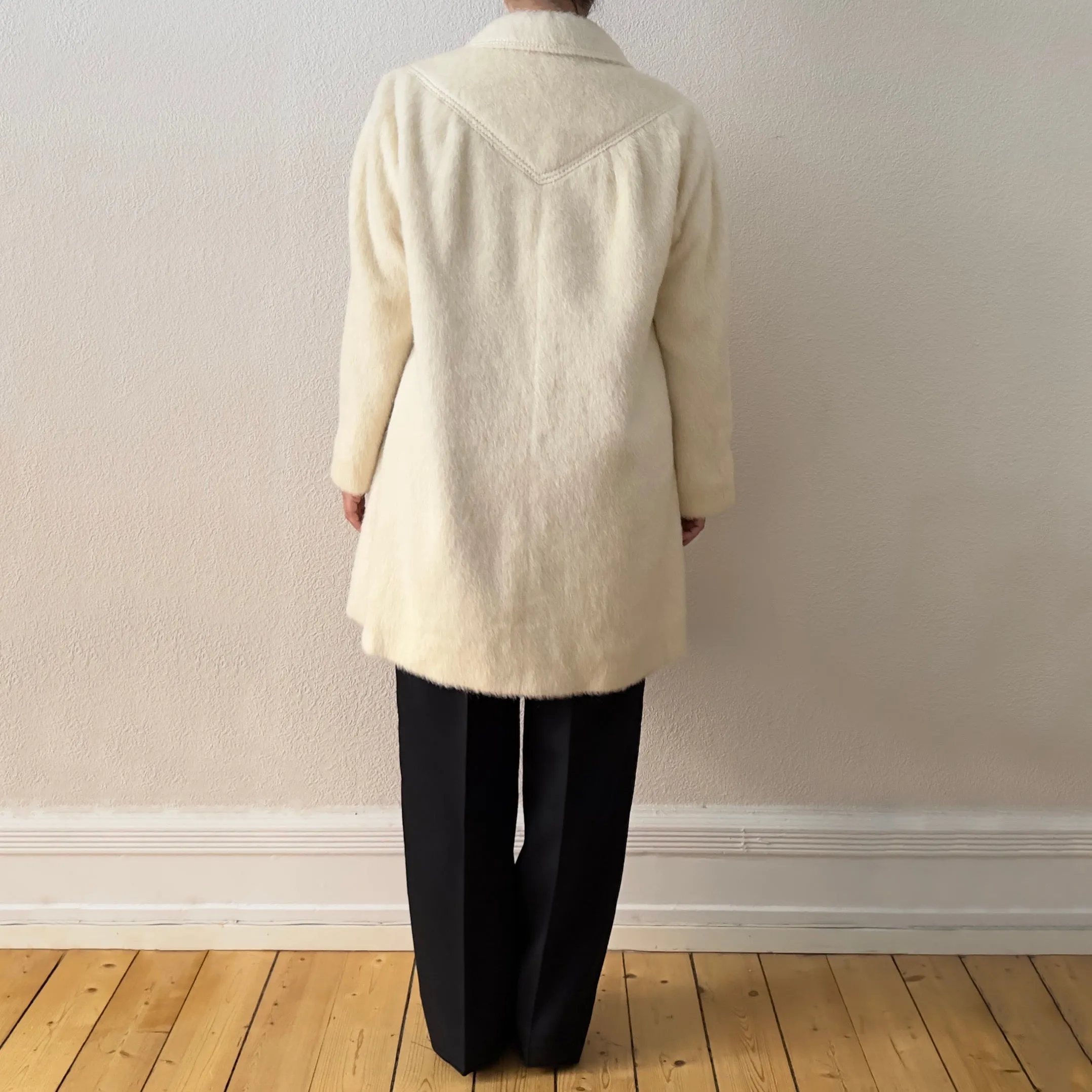 Vintage Cream Lama Mohair Coat - size M-L